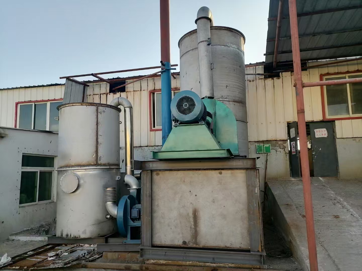 盤錦市康遠保溫材料有限公司燃煤烘干爐，廢氣處理一體化工程。脫硫，脫硝，除塵一體化
